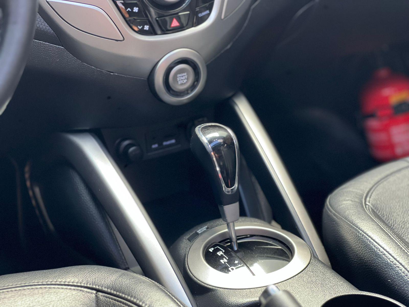 HYUNDAI VELOSTER