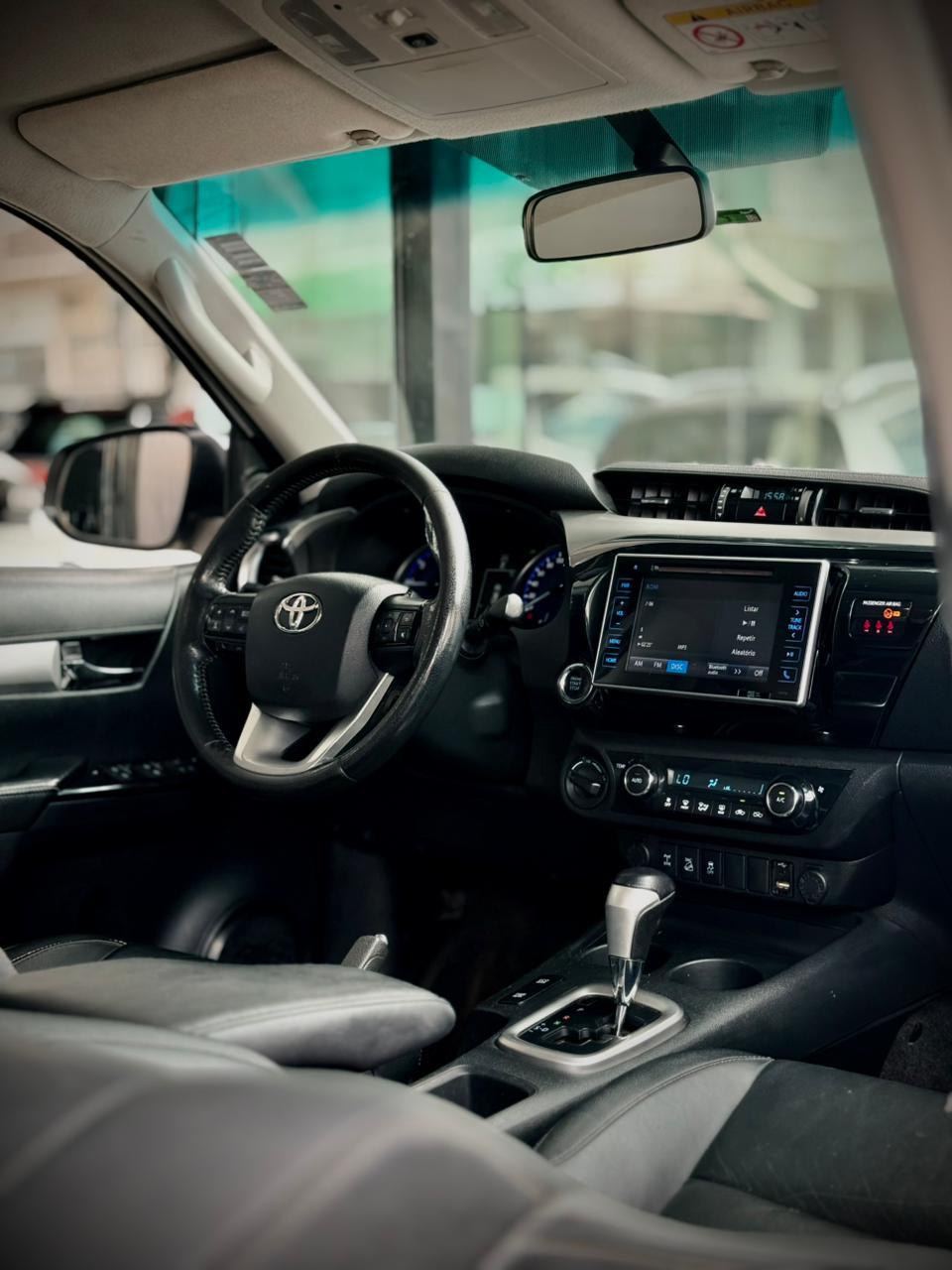 TOYOTA HILUX